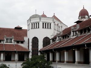 Menelusuri Lawang Sewu yang Menyimpan Peninggalan Belanda
