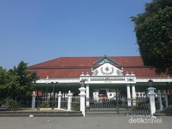 Menelusuri Mosaik Sejarah di Keraton Yogyakarta
