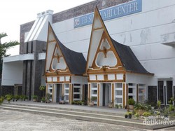 Menengok Perjalanan TB Silalahi di Toba Samosir