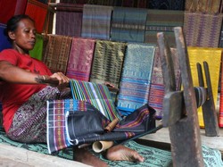 Mengakrabi Suku Sasak Lombok di Desa Sade