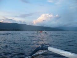 Mengejar Lumba-lumba di Pantai Lovina