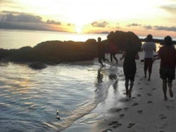 Mengejar Matahari di Pulau Nan Elok Saronde, Gorontalo Utara