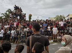 Mengenal Tradisi Perang Api di Lombok