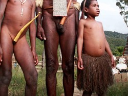 Menghabiskan Malam dengan Kesederhanaan Suku Asli Papua