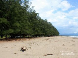 Menghabiskan Weekend di Pantai Pasie Jambak, Padang