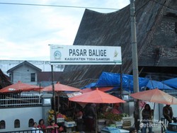 Mengintip Arsitektur Khas Batak di Pasar Onan, Balige