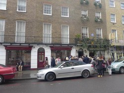 Mengintip Isi Rumah Sherlock Holmes