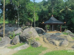 Mengintip Istana Batu Korsih Instagrammable di Majalengka