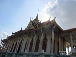 Mengintip Istana Raja di Kamboja