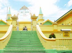 Mengintip Peninggalan Sejarah Melayu di Pulau Penyengat