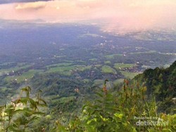 Mengulik Mitos Puncak Tertinggi Perbukitan Menoreh, Yogyakarta
