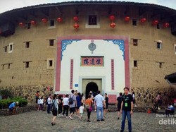 Mengunjungi Kampungnya Mulan di China, Rumah Tulou