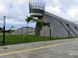 Mengunjungi Markas Avengers di Ujung Timur Indonesia