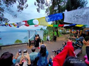 Menikah dengan Latar Danau Toba? Impian!