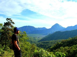 Menikmati Cantiknya Istana Dewi Anjani