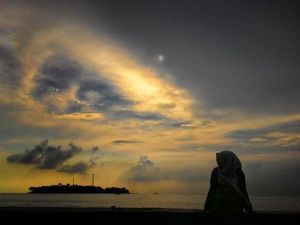 Menikmati Gemerlap Jakarta dari Pulau Onrust Waktu Itu