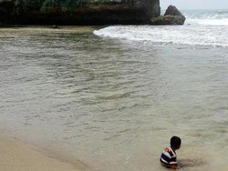 Menikmati Indahnya Pantai Kukup di Gunungkidul