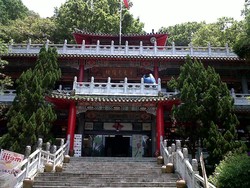 Menikmati Indahnya Taman Nasional Yang Ming Shan