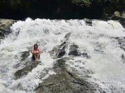 Menikmati Jacuzzi Alami di Air Terjun Goa Rang Reng Bali