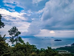 Menikmati Keindahan Pesisir Lampung dari Ketinggian