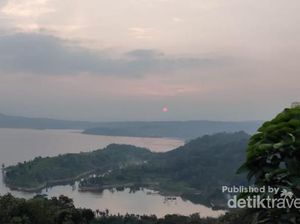 Menikmati Keindahan Sunset di Waduk Jatigede