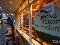 Menikmati Keju Terbaik Dunia di Volendam, Belanda