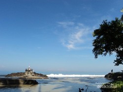 Menikmati Pagi di Pantai Batu Layar Lombok