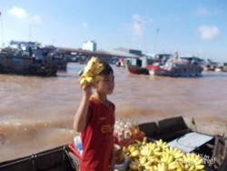 Menikmati Pagi di Pasar Terapung Sungai Mekong