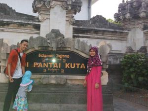 Menikmati Pantai Sejuta Turis di Bali