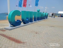 Menikmati Pelabuhan Currimao di Ilocos Norte