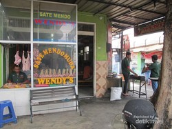 Menikmati Sate Kambing Muda Langganan Artis di Tegal