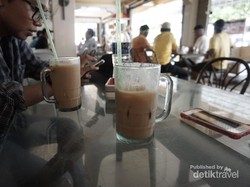 Menikmati Secangkir Kopi Tarik di Pulau Penawar Rindu