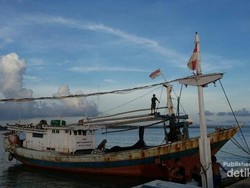 Menikmati Senja di Pelabuhan Leppe, Sulsel