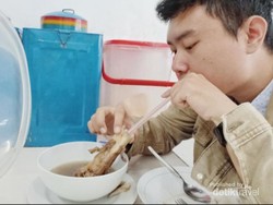 Menikmati Sup Kaledo Khas Palu di Jakarta