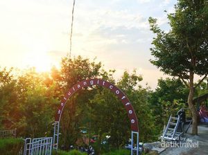 Menikmati Yogyakarta dari Ketinggian di Watu Langit