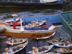 Menilik Pasar Terapung yang Ikonik di Banjarmasin