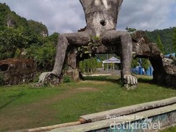 Meniti Jembatan Gantung Keren di Kerajaan Kupu-kupu