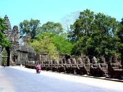 Menjelajah Angkor Wat ala Angelina Jolie