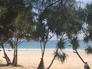 Menjelajah Kata, Salah Satu Pantai Ternama di Phuket