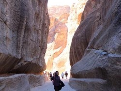 Menjelajahi Kota Batu Petra