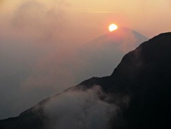 Mentari Selamat Pagi ala Gunung Papandayan