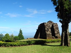 Menyambut Pagi di Candi Sukuh, Piramida dari Jawa