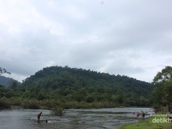 Menyegarkan Diri di Krueng Sarah, Aceh Besar