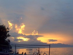 Menyelami Pesona Lovina Bersama Lumba-Lumba