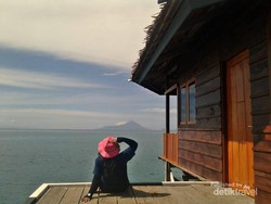 Menyendiri di Halmahera Barat