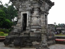 Menyusuri Jejak Kerajaan Kediri di Komplek Candi Penataran, Blitar
