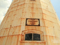 Mercusuar Pulau Lengkuas, Belitung yang Dipoles Agar Makin Cantik