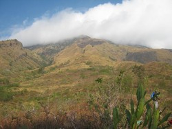 Meretas Jalur Bowongso ke Puncak Gunung Sumbing
