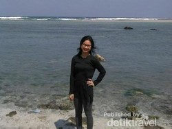 Minajaya, Pantai Berpasir Cokelat yang Cantik di Sukabumi