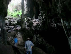 Misteri Gua Kontilola: Kerajaan Kelelawar dan Lukisan Alien